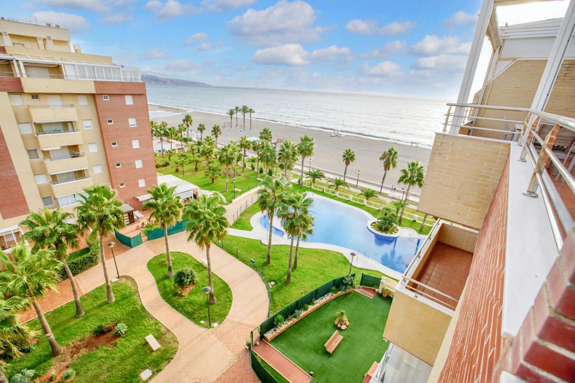 Modern In With Sea View Apartament
